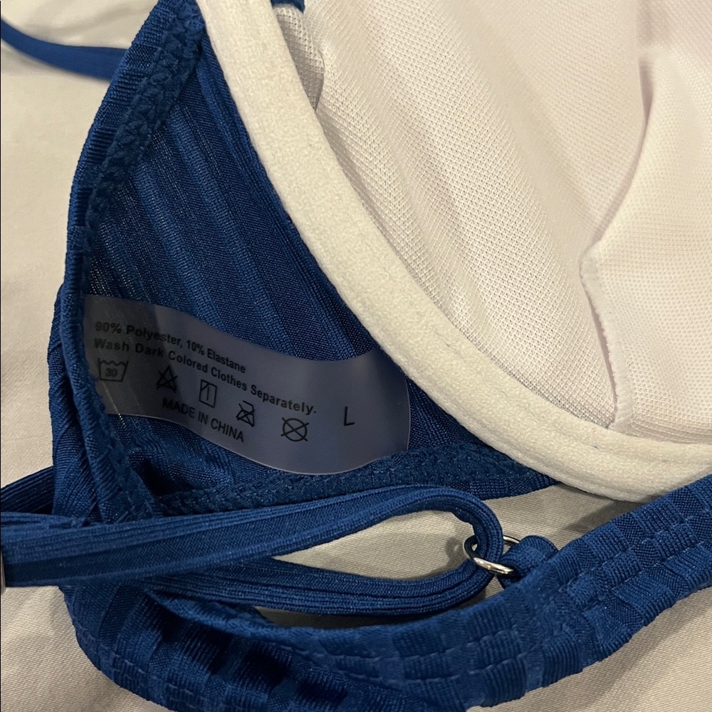 Two piece bikini - Picture 4 of 4
